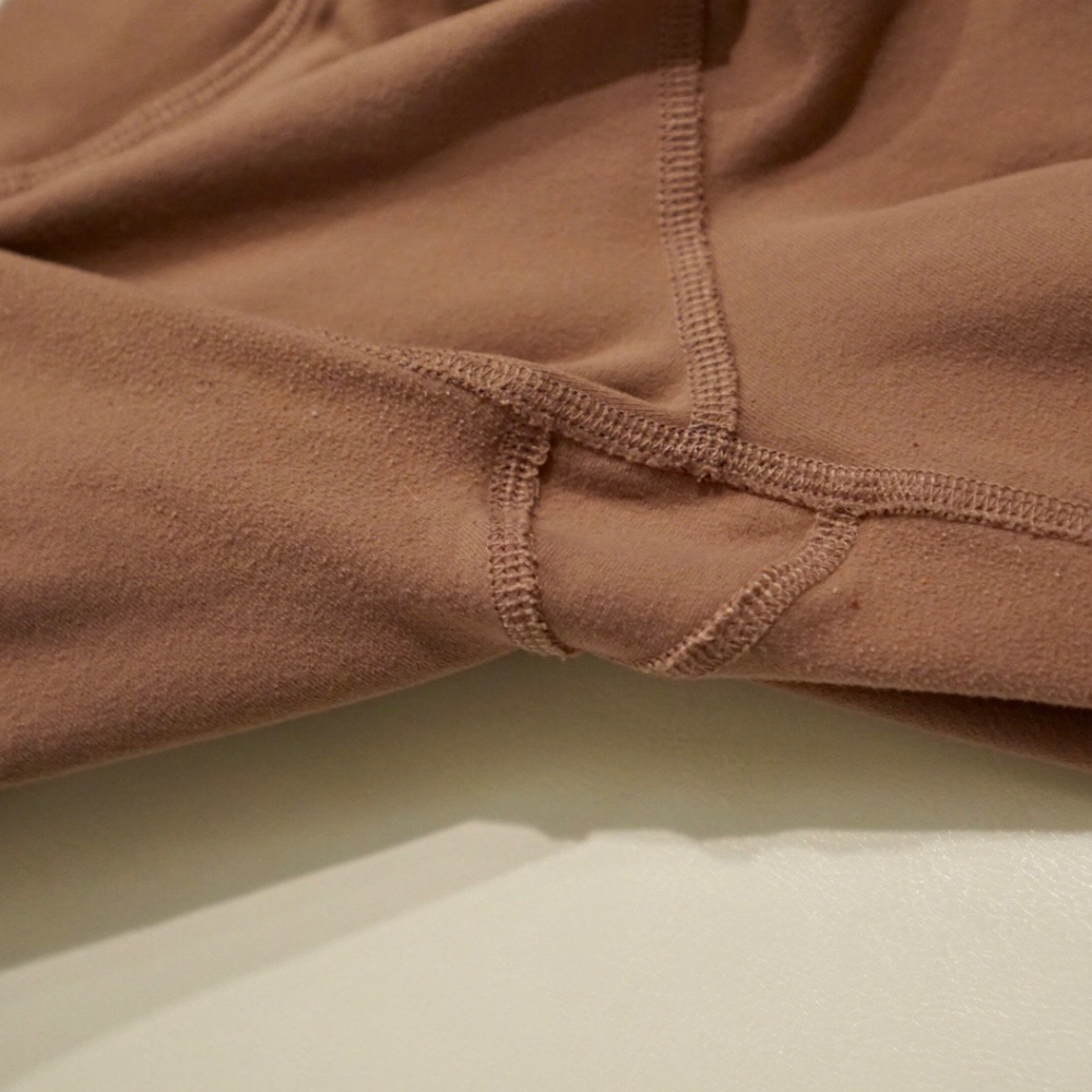 Alo Yoga Interlace Legging in Smoky Quartz - Picture 4 of 7